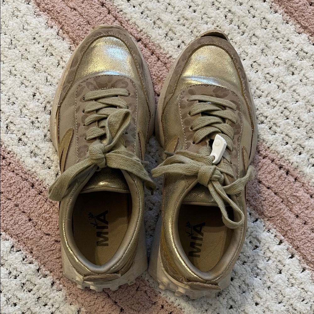 MIA kids Metallic Beige Lace-Up Sneakers